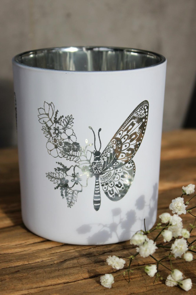 Ljuslyktor Butterfly with flowers från Majas lyktor säljs till förmån för Barncancerfonden